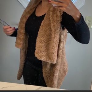 Faux fur sleeveless cardigan wrap